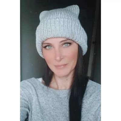 •Coffee Junkie☕
•Maker of Cute Things🧶
•Horror Movie Junkie👻
•Pagan Witch🌙