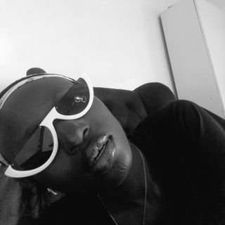 thin_tall_tinu's profile picture. I survey
I clean
I counsel
I sell
I live life💯
