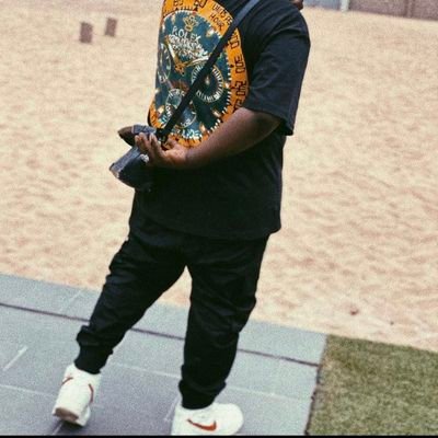 oflagossss's profile picture. GoodBad boi // word puns // I burn my worries by burning them trees☘️ // @tiwasavage boyfriend ♥️ // wizkid Fc till the day i die.