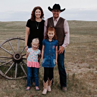 Tyler and Melanie Davidson | Raise commercial #Angus #Gelbvieh X cattle and club calves | Proud supporters of #CdnAg and the #beef industry | #agproud #agvocate