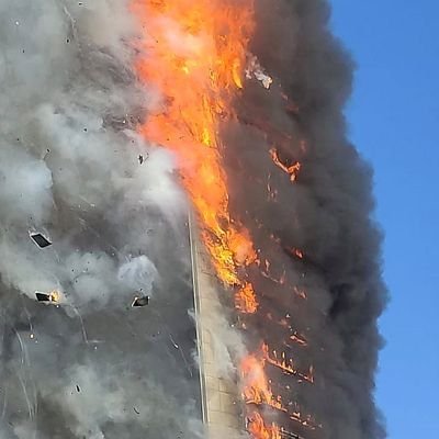 29.08.2021
🇮🇹 incendio #TorreDeiMoro #Milano: 82 case bruciate, 184 persone abbandonate.
🇬🇧 #MilanFire #claddingfire: 82 burned homes, 184 abandoned people.