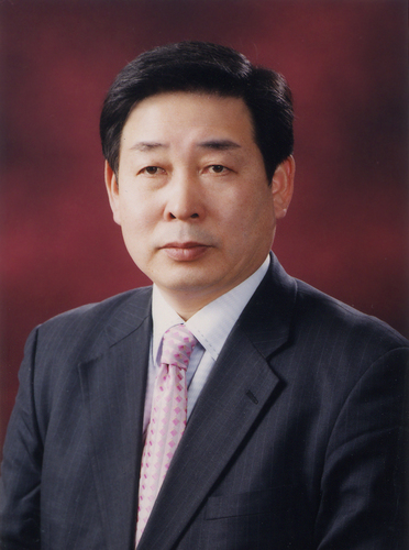 세상의 불합리와 부조리가 개선되지않는것은 기득권자들의 사심때문이리라. 수천년동안 이어져온 그러한 부분을 반드시 혁파하고자한다. 이상을 실현하기 위해 어떠한 장벽도 뚫을 수 있는 투지가 필요하다.