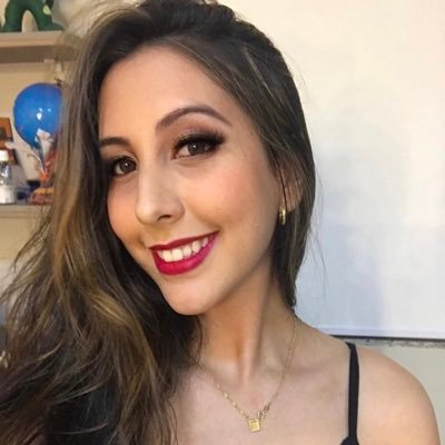 Biazoarez's profile picture. 110% pisoteada/estudante sofrida/indecisa e genuína/defensora do sus.