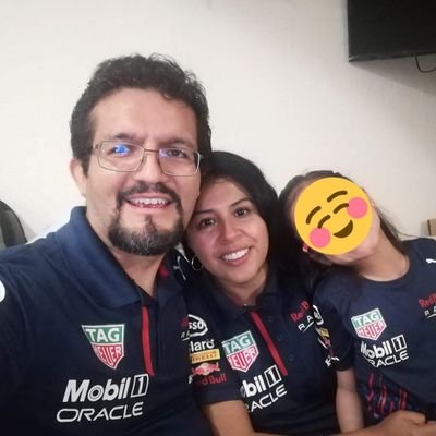 Mi pasión son los autos y la F1.
Me gusta la honestidad y la justicia, repruebo la humillacion y el egoismo.