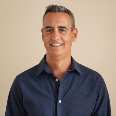 Bootstrapping LegalBoxPlus Emprendedor, apasionado con proyectos que revitalicen nuestro potencial, con el objetivo de aportar cada día más valor a más personas