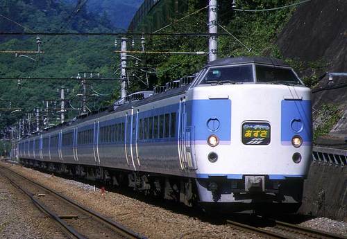 1996年稚内でJR完乗したものの九州新幹線以降更新頓挫のオールド鉄。浜松〜富士急〜東上〜西武〜中央線ウロウロ。2011年生まれのムスメとゆる鉄。半径5キロの生活なので、たまに電車に乗ると大興奮。写真のアップはボチボチと。プロフィール画像はWikipedia 上のDD51612様より使用、感謝です。