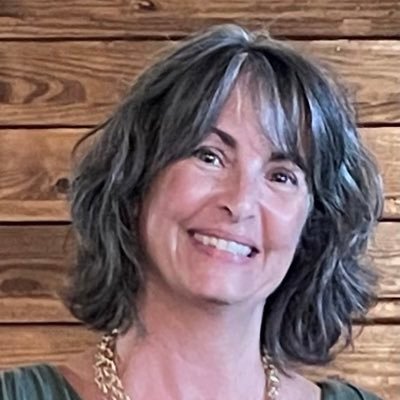 LindaG818's profile picture. Wife, mother, twin, sister, daughter, and back in Texas where I belong 🌻