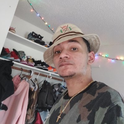 I'm aware that just cuz someone sees them selfs in one light when in reality everyone else catchin a whole different vibe. So I guess I'm 1 aware MF.
