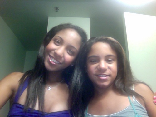 Hey, im Ashley and I am a 110% MB supporter and i will follow you if you follow me. Stay mindless and stay strong MET MB & WENT ON STAGE WIT TYGA JULY 17,2011