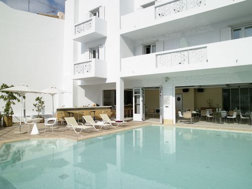 Favie Suzanne hotel in Tinos Greece is perhaps the safest choice for those that seek hospitality, comfort, quality and variety of services.Ξενοδοχείο στην Τήνο.