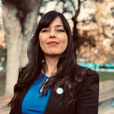Mamá de 3 hijos. Mendocina.
Secretaria General Adjunta UTHGRA Mendoza.
Presidente IPLIDO Delegación Permanente Mendoza.