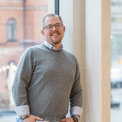 Näringspolitiskt ansvarig på @SveFast Syd. Gillar #bopol, hållbarhet, entreprenörskap, nytänkande, frihet & snällhet. Genomtänkta & ogenomtänkta egna tweets här