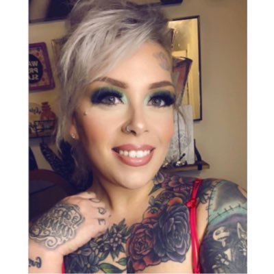 TheLaceyJfromPA's profile picture. my pronoun is your majesty. 👑