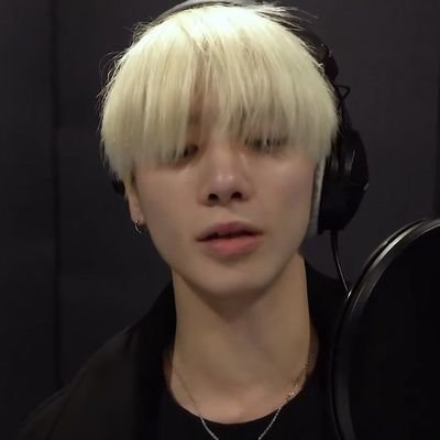 i60skang's profile picture. eu i taehyun dançando lambada agarradinhos