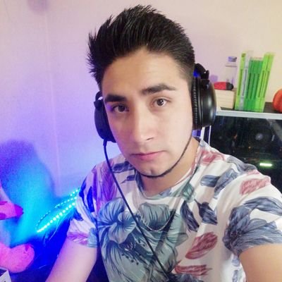 Hola soy SAVO ⚠️ y realizo directos de videojuegos