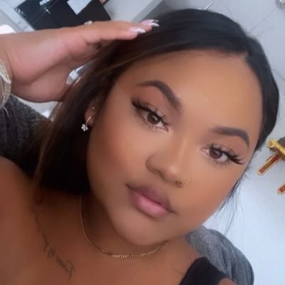 _babyyLizz's profile picture. 