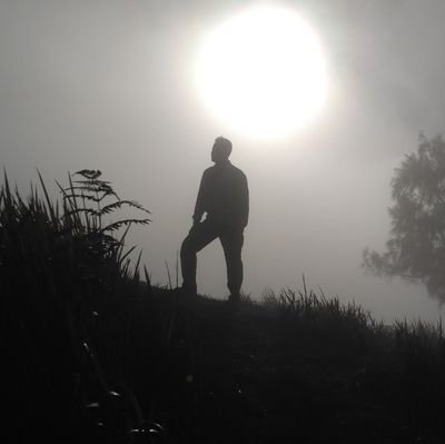Jadilah seperti akar,
Yg bekerja dlm sunyi & diam tanpa suara, tak gaduh mlakukan kewajibannya mjd kontributor utama kehidupan baru bagi sebuah pohon. -Anonim-