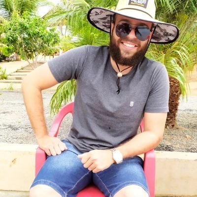 fotógrafo.
Professor.
barman.
MORO NO GOIAISE!👨🌾
