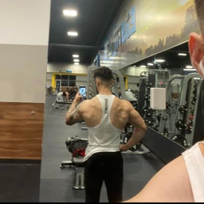 Alex, 23 and I’m from Germany😇⭐️ I like to show my body and I love TS and Sissys😍 please dm me:)