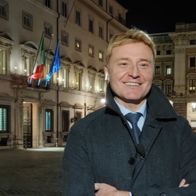 Journalist @Skytg24 - Nomade di natura - Emiliano di Reggio - New Yorkese nell’animo - vivo un po’ ovunque ma torno sempre a Roma