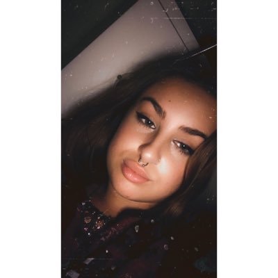 “ Eres como una rosa , todos te quieren pero nadie quiere tus espinas “ ❤️🔥🥀