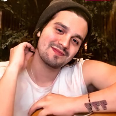 Luanr_minhavida's profile picture. E se eu for pro sul mesmo que seja sem querer, Você me traz pro leste para ver o sol nascer 🌅 Por você sempre @luansantana