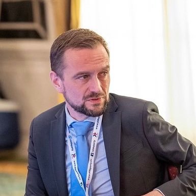 Senior Director APCO Worldwide. Knows something about all European politics and elsewhere. Account is personal with posts/comments from my personal perspective.