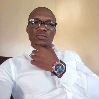 SmauzaKhumalo's profile picture. 🗞️Graduate, 🚐🍽️entreprenuer and a loyal ✊🏾Eff, ⚽Man City & Barcelona supporter.