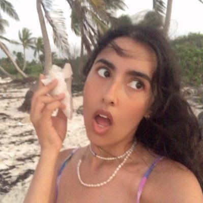 cecy_gml's profile picture. She isn't human, she is art, with a heart. ♡︎