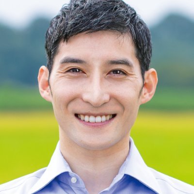 茨城県議会議員(最年少)。22年7月市長選次点(6,852票)→同年12月県議選当選(9,028票)。医師、元厚労省医系技官。35歳。土浦一高(硬式野球部)、杏林大医学部卒。