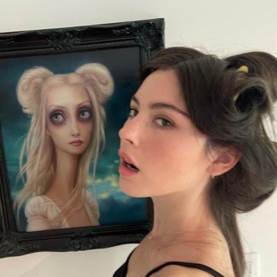 afineIine's profile picture. 