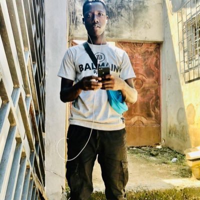 Segban11's profile picture. Juste peur de mourir pauvre 
J aime pas trop m attaché