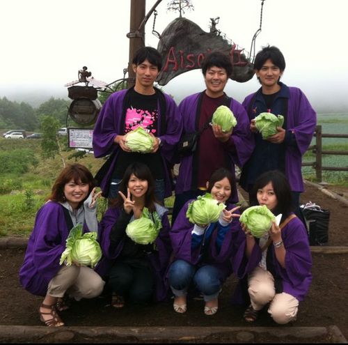 明治大学水野ゼミ17期嬬恋班です!メンバーは3年生8人→班長梅沢,池田,佐古,佐野,鹿田,田崎,宮内,米田 キャベチューでプロプロ大作戦始動！