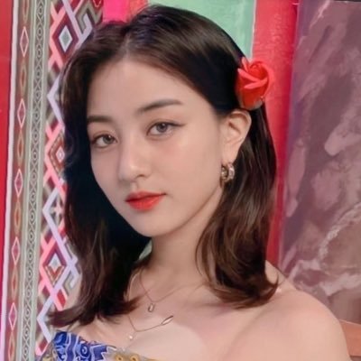 He/him Basketball player🏀-24 10th grade 🏙. BIG FAN OF Jihyo🌹. k-pop biggest Fan