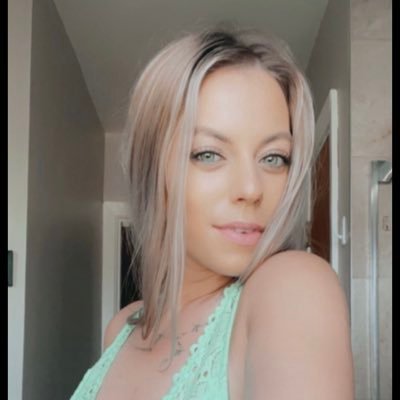 stephhburr's profile picture. A thousand you’s, there’s only☝🏼of me