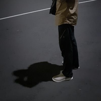 litle_pinggir's profile picture. apapun boleh kau lakukan, asal jangan kau duduki singgasana Raja