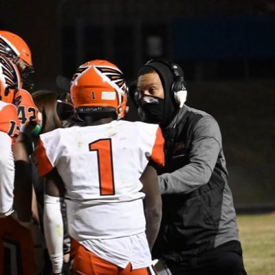 FAITH! FAMILY! FOOTBALL! DC/DB coach @ Southeast guilford 🦅🦅⛓️⛓️