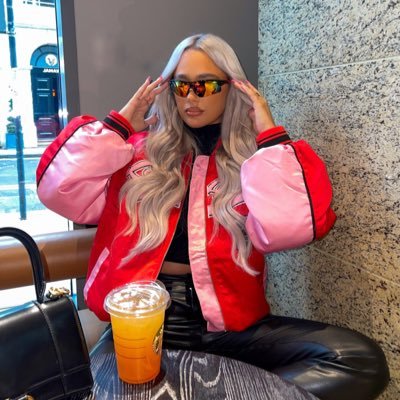 i make YouTube videos 💘. @channonmooney on insta