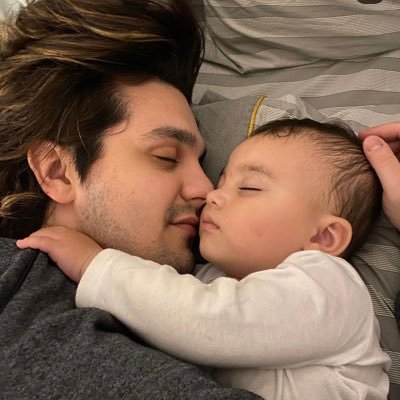 decideailuan's profile picture. 