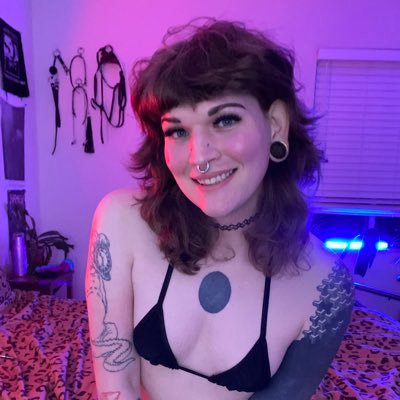 🔞Ana St.Claire (formerly Siege Breakher), Georgia🍑SHE/HER, kinda like the girl next door except you have seen me in on the internet