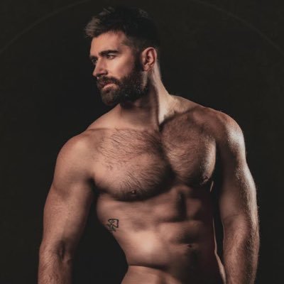 Cheeky Aussie who loves good boys with deep throats