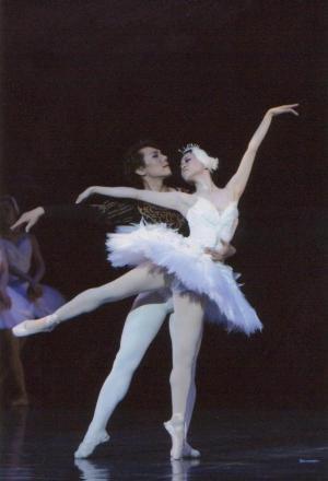 LOVE my family/friends/ballet/going abroad/theatres/learning languages/books/films/fluffy things/sushi/coffee/Royal Ballet/purple/Shakespeare/東野圭吾/UK/
