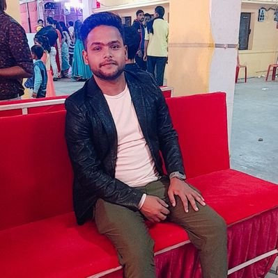 जिंदगी में क्यों भरोसा करते हो गैरों 😏 पर,
जब चलना है अपने ही पैरों 👣 पर।
#🤘NeverGiveup 👊
