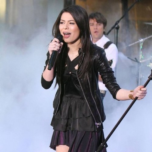 Holaa!! Este Es Un Fan Club Dedicado A Una Gran Artista, Una Chica Hermosa LLamada @MirandaCosgrove