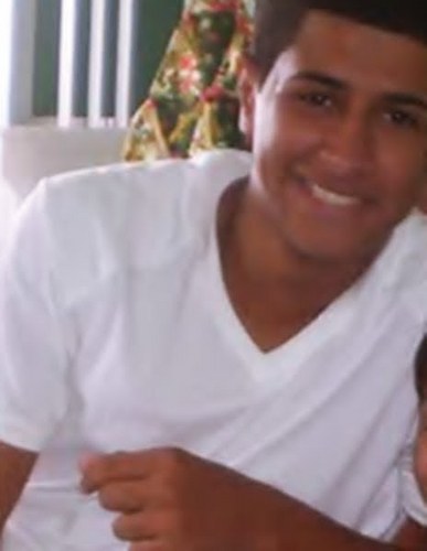 Compositor, Locutor de Web-Rádio Grande Amigo e Um Otimo Companheiro e Uma Compania Melhor Ainda (6) rs / Assim se resume Marcus Azevedo :DD