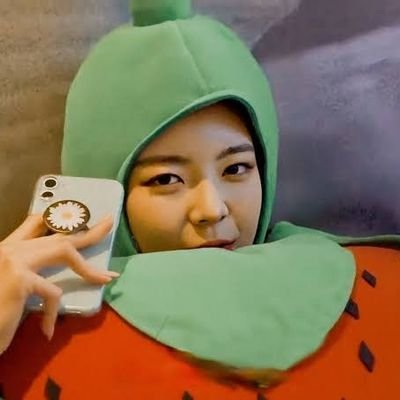 hardworking lia 🍓🍓