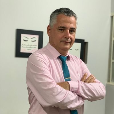 Jornalista, acadêmico Direito da Unitins. dono de 03 cães belgas e 1 labrador. Adora ler, escrever crônicas e causos. Uma pessoa intensa e feliz.