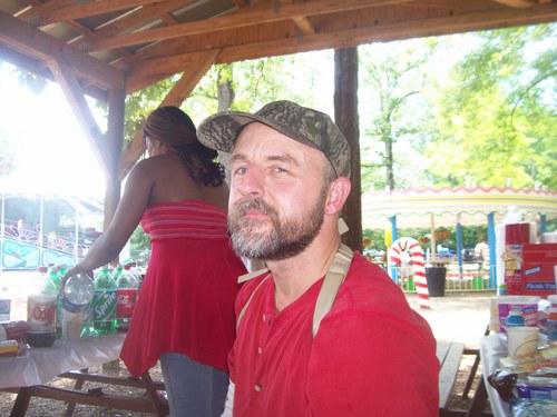 podieroe's profile picture. conservative, Catholic,republican,southern,married,white male,wife, two step kids,3 dogs a few chickens and a pig,and two guineas,and an albino ferret