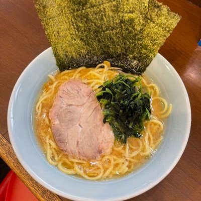 愛され続けて31年!! 家系ラーメン寿々㐂家（すずきや）本店所在地:神奈川県横浜市保土ヶ谷区上星川 2-3-1 / 2号店曙町店所在地:神奈川県横浜市中区曙町3-42