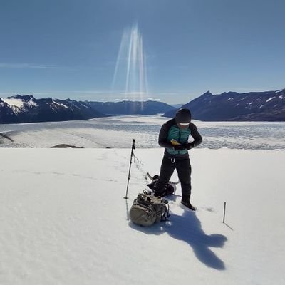 Glaciológo, Investigador de CONICET en el IANIGLA, Doctor en Geología de la UBA, Autor del AR6 IPCC.